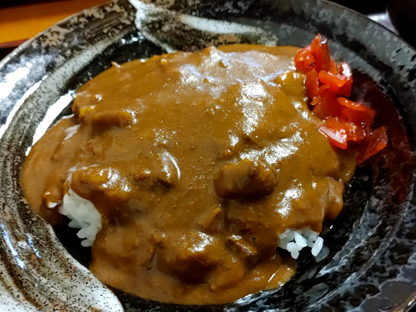 「半カレーセット（冷たいそば：950円）」@そば処 朝日屋の写真