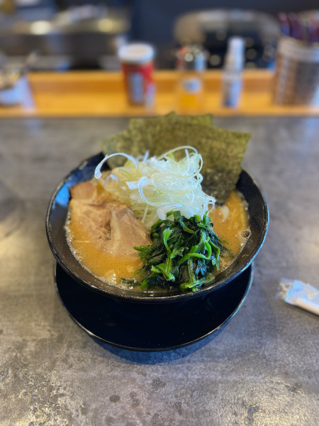 「ラーメン+白髪ネギ」@家系ラーメン 桜家の写真