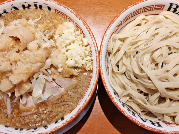 「つけ麺（ヤサイアブラ）＋味玉」@らーめん バリ男 大森店の写真