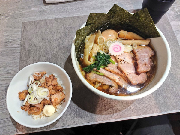 「醤油全部のせら〜麺、チャーシュー飯」@手打ち 蓮の写真