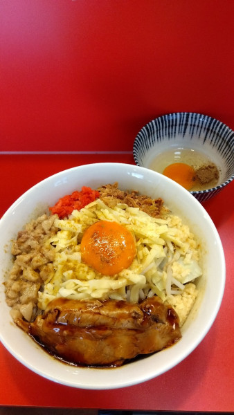 「チーズカレーまぜそば+麺300g+生卵」@まぜそばマゼロー 船橋店の写真