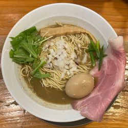 濃厚煮干し豚骨 ¥900 味玉 ¥100 和え玉 ¥200