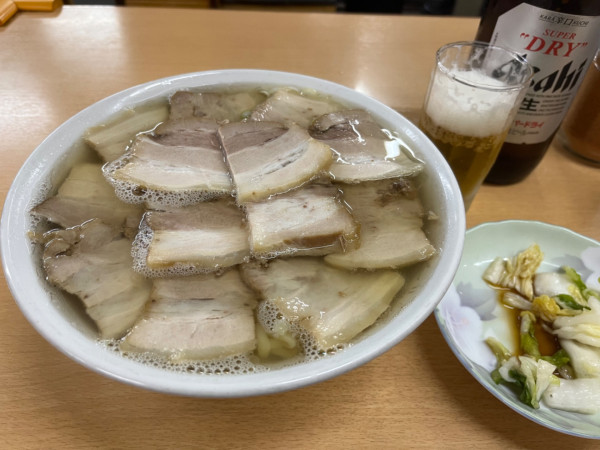 「アサヒスーパードライ大瓶〜大盛り肉そば」@坂内食堂 喜多方本店の写真