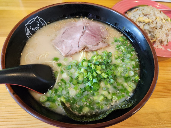 「博多ラーメン+半チャーハンセット」@博多ラーメン 長浜や 平和島店の写真