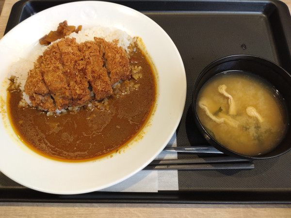 「（店舗限定）松屋特製ロースかつチキンカレー　７７０円」@松屋 三郷戸ヶ崎店の写真