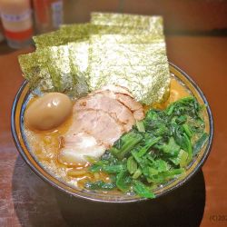 王道乃印ラーメン 大盛（＋ほうれん草）