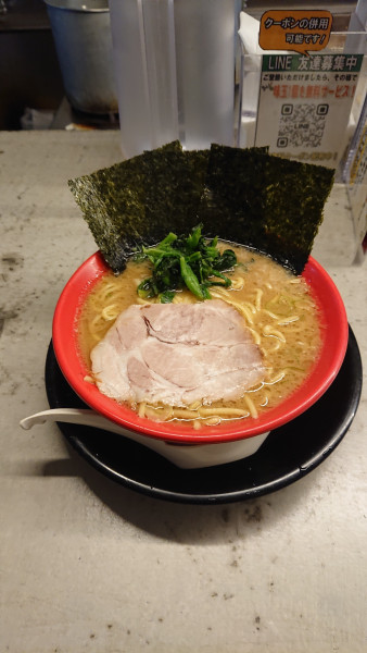「家系豚骨ラーメン」@吉祥寺 武蔵家 熊谷店の写真