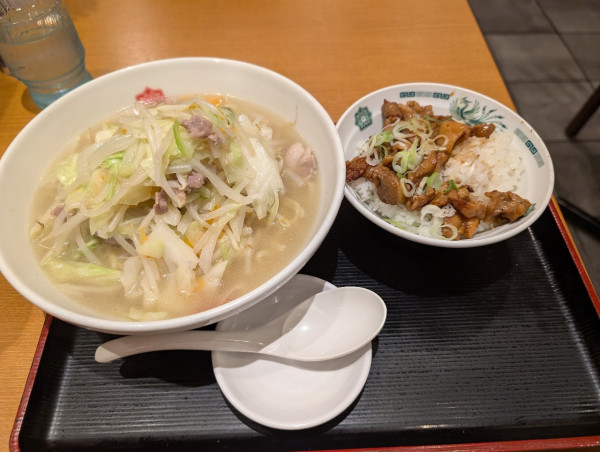 「タンメン・焼き鳥丼」@日高屋 浜松町北口店の写真