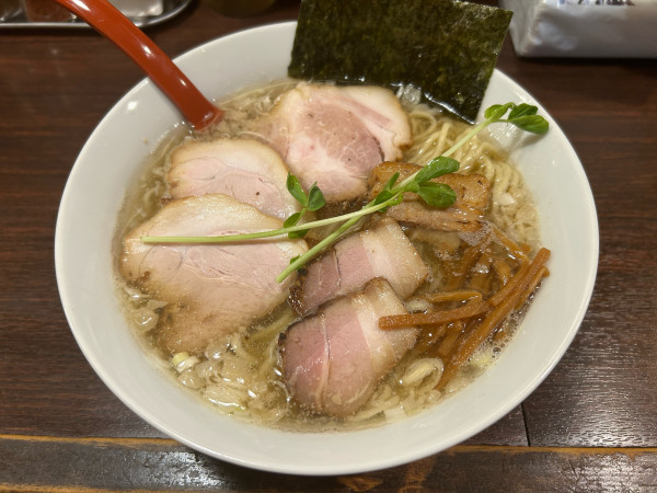 「鯛煮干しセアブラ白醤油そば+チャーシュー増し」@中華そば 東京ぐれっちの写真