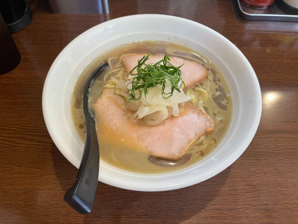 「玉ねぎと魚介の冷やしラーメン」@ラーメン 大山家 昭島店の写真