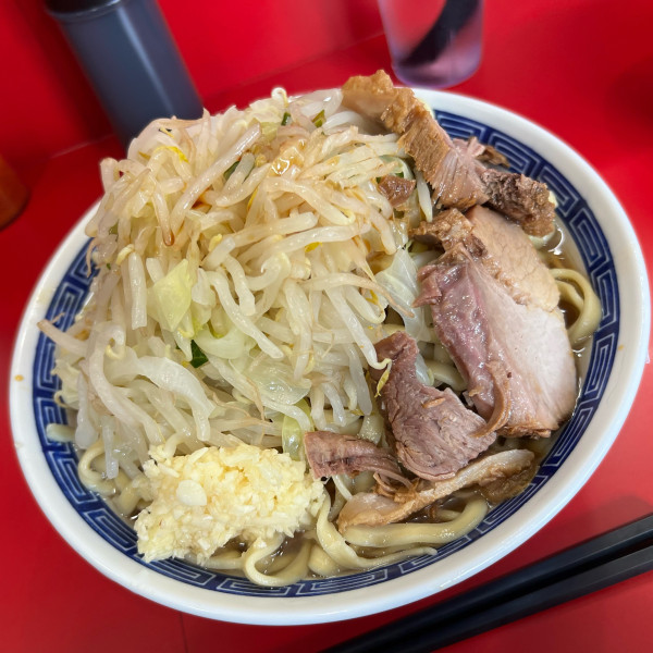 「大ラーメン＋冷やし『コール』ニンニク、カラメ※冷やしはアブラ不可」@ラーメン二郎 生田駅前店の写真