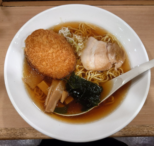 「中華そば+コロッケ(600円)」@そば処中山道 エキュート大宮ノース店の写真