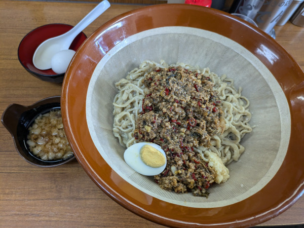「【限定】ガパオ油そば大盛り➕麺増し」@ラーメンの店 どでん 北浦和店の写真