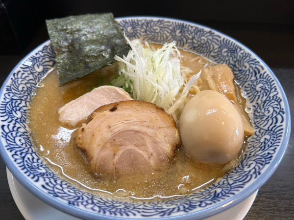 「味玉濃厚鶏白湯そば」@麺屋 㐂助の写真
