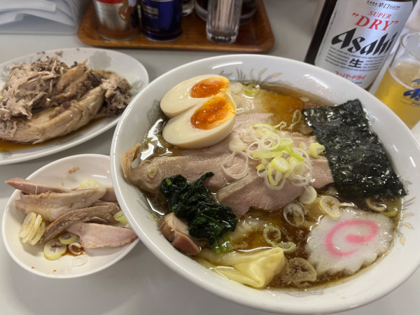 「アサヒスーパードライ大瓶〜手打ちチャーシュー麺味玉」@手打中華 せきたの写真