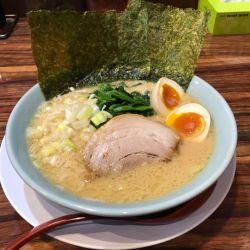 豚骨醤油味玉(860円)