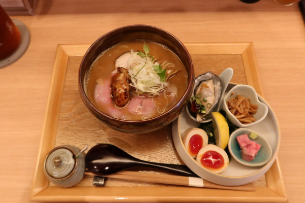 「贅沢盛り 広島県産牡蠣味噌らぁめん￥２５００」@柳橋さんりょうの写真