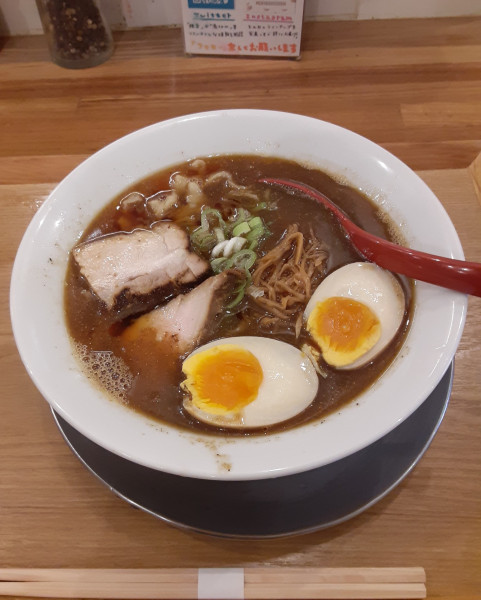 「味玉らーめん煮干」@麺や 七彩 八丁堀店の写真