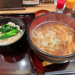 ランチセット　豚ニラ塩ダレ炒め丼＋セットラーメン