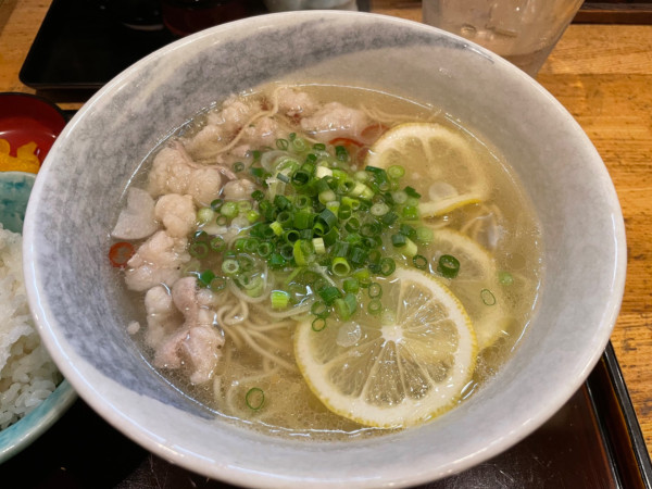 「和牛モツラーメン」@蕎麦人 弁慶 江戸川橋店の写真