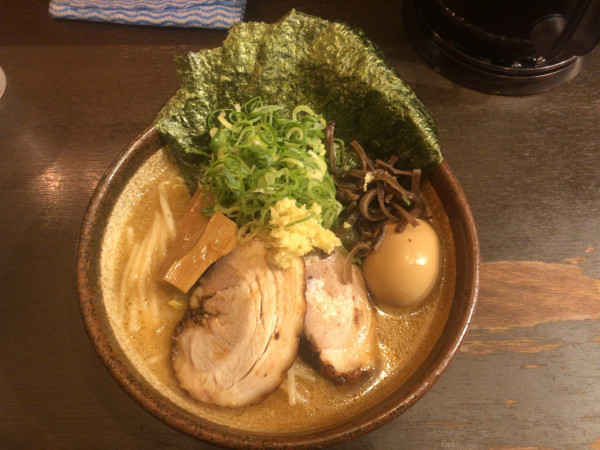 「炙り特製らーめん 味噌」@真武咲弥 渋谷店の写真