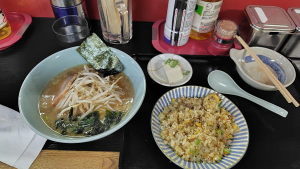 「Aセット(ラーメン半チャーハン)1000円」@ニューラーメンショップ 南大野店の写真