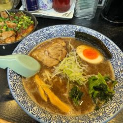 らーめん（豚骨魚介）＋うなやき丼