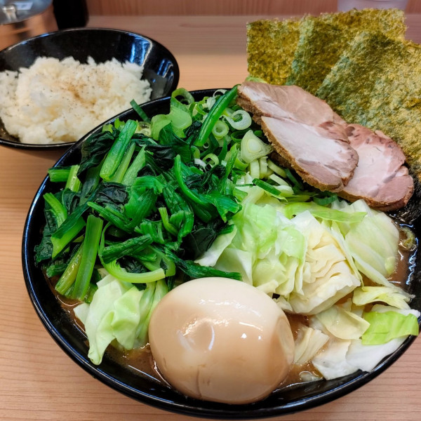 「野菜盛りラーメン 並、味玉」@ラーメン 大國家の写真