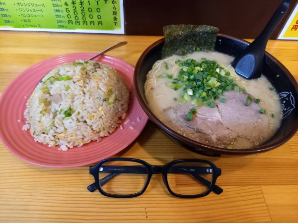 「チャーハンセット(バリカタ+替玉バリカタ)」@博多ラーメン 長浜や 平和島店の写真