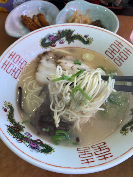 「一竜ラーメン　替玉」@博多屋台 一竜 パルティフジ坂店の写真