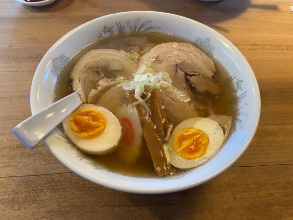 「チャーシュー麺、味玉(1200円)」@手打ち佐野ラーメン 佐野屋の写真
