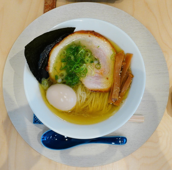 「【本日の限定】味玉塩拉麺」@春日屋の写真
