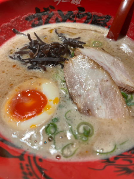 「濃厚豚骨Revolution（1200）」@ラー麺 ずんどう屋 総本店の写真