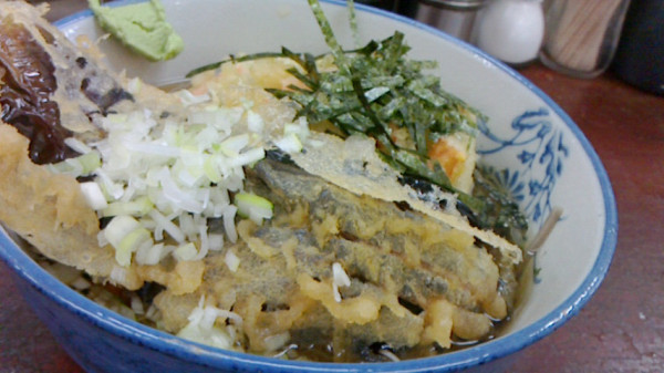 「冷やしそば 370円＋ごぼう天 150円＋なす天 150円」@鈴家の写真