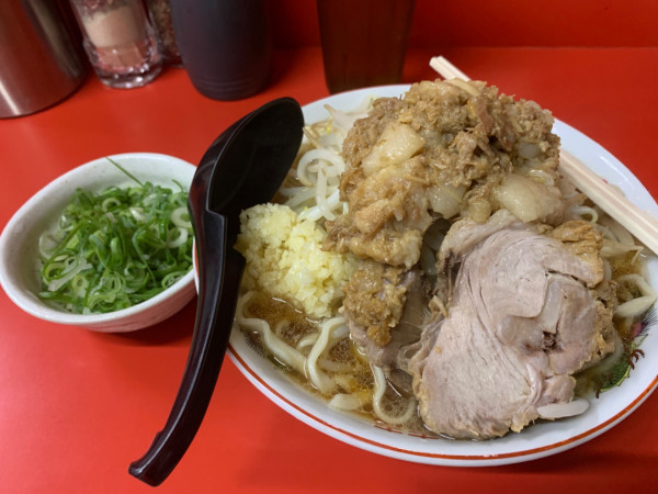 「ラーメン半分900円+ネギ100円」@ラーメン二郎 京都店の写真