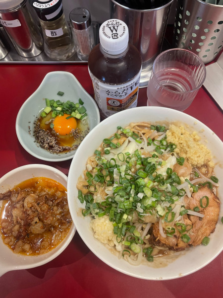 「濃厚並盛　味変卵　ちょい辛アブラ」@豚らーめん ミドリカワの写真
