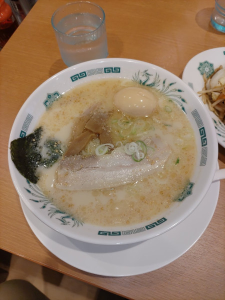 「味玉とんこつラーメン」@日高屋 古河下山店の写真