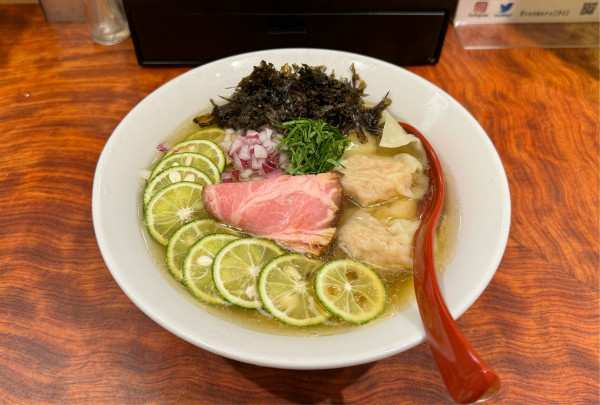 「【限定】酢橘の冷やしそば（太麺）、海老ワンタン」@三馬路 東京店の写真