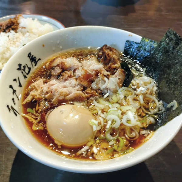 「チャーシューメン､味玉､ライス」@ラーメン花屋の写真