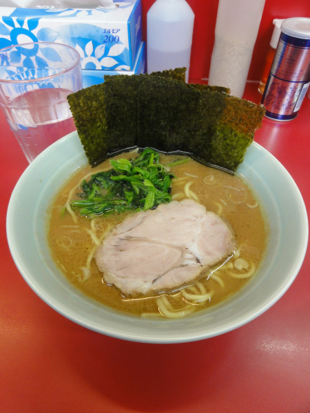 「ラーメン700円硬」@横浜ラーメン 武蔵家 大宮店の写真
