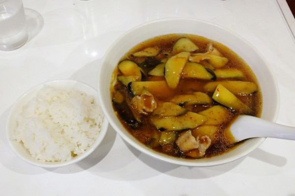 「ナスラーメン（900円）＋ライス小（100円）」@金門飯店の写真