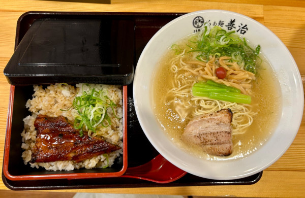 「淡麗塩らぁ麺・うなぎ丼セット(900+480¥)」@らぁ麺 善治 郡山店の写真