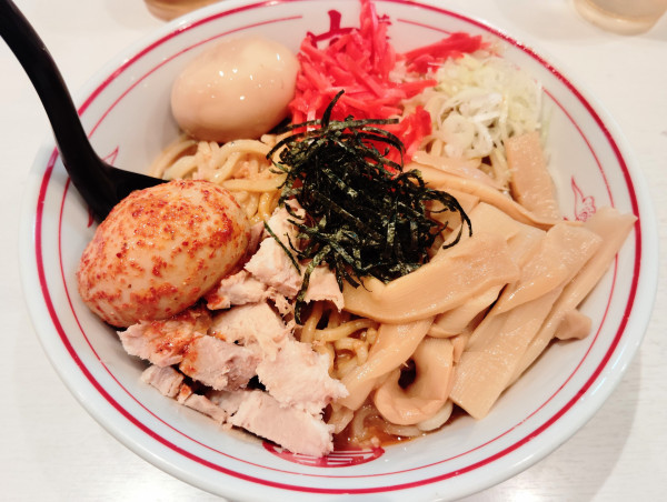 「冷し麺にんにく味噌＋北極味玉」@蒙古タンメン 中本 高田馬場店の写真