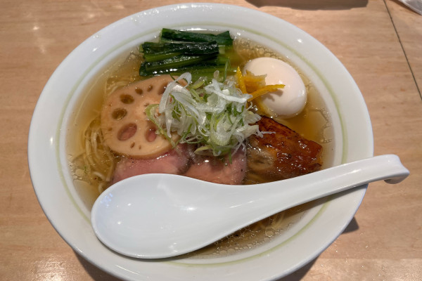 「特製鶏塩らーめん」@小さな野はらの木の下での写真