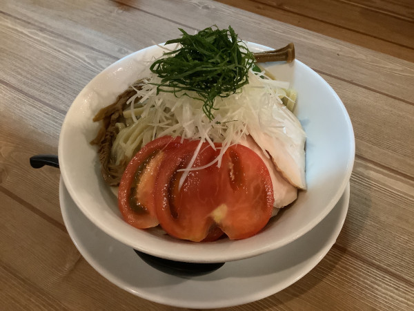 「冷やし煮干油そば　1200円」@麺ゃ花ょの写真