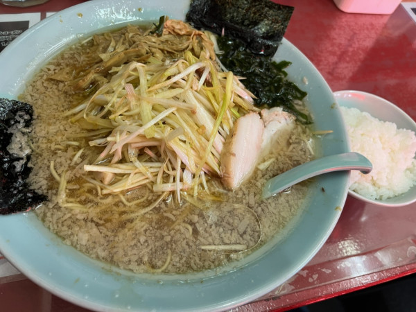 「ネギラーメン、中盛り、小ライス」@ラーメンショップ幸手 金田亭の写真