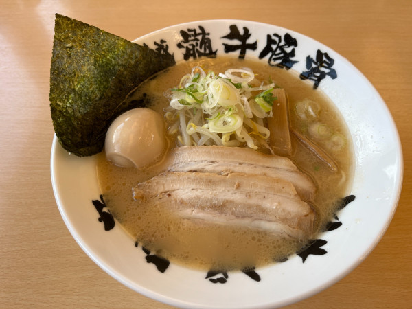 「豚骨醤油ラーメン」@いなば製麺の写真