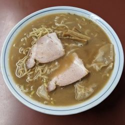 ワンタンメン　900円