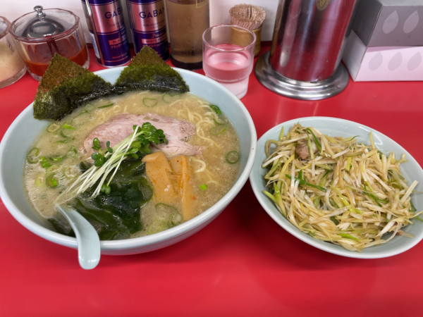 「ラーメン＋ネギ丼」@ラーメンショップ 卒島店の写真