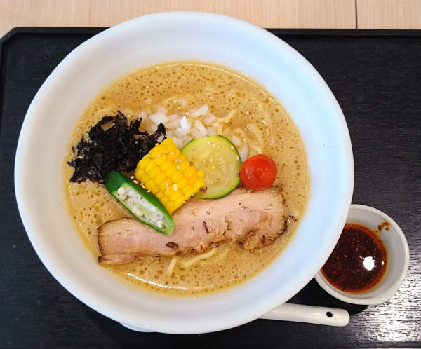 「夏味噌󠄀らぁ麺【限定】＋自家製ラー油」@麺や あらたの写真